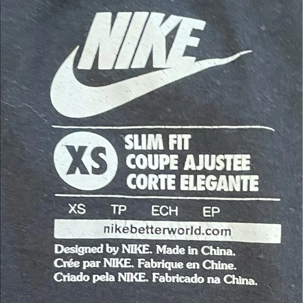 Nike women’s outfit T-shirt slim cut crop pants XS extra small